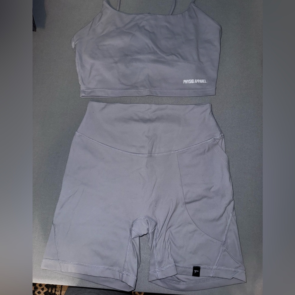 •Physiq Apparel set
• Purple color
•Size medium